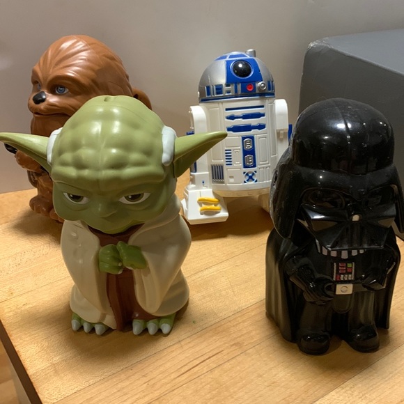 4 Star Wars flashlights about 5-6 in tall - Picture 1 of 4